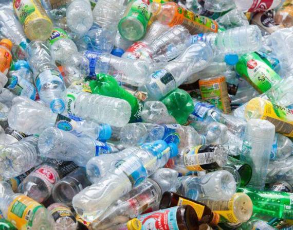 Las botellas de plástico son uno de los residuos más comunes y más presentes en todo el mundo.