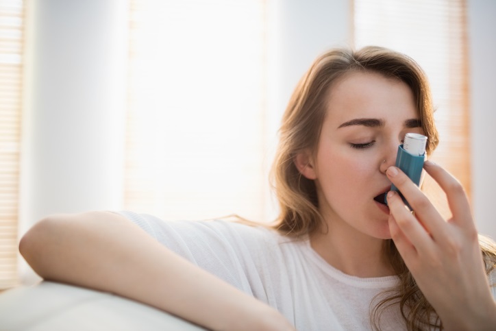 Las alergias son más comunes en adolescentes que duermen tarde