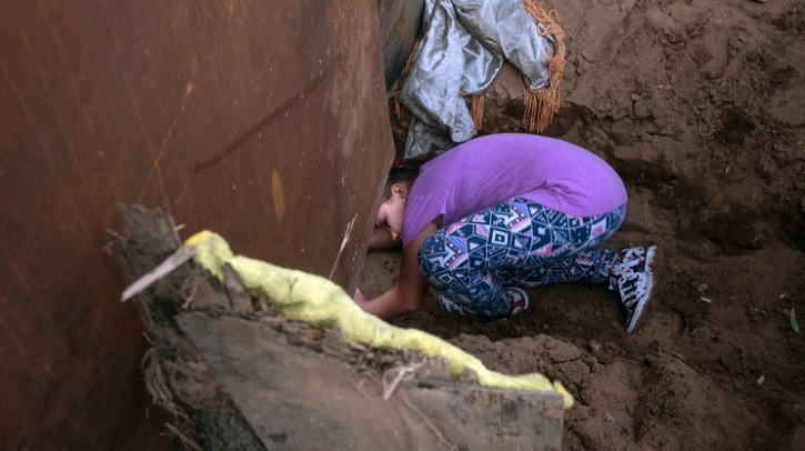 EE.UU: Dramáticos videos muestran cruces fronterizos