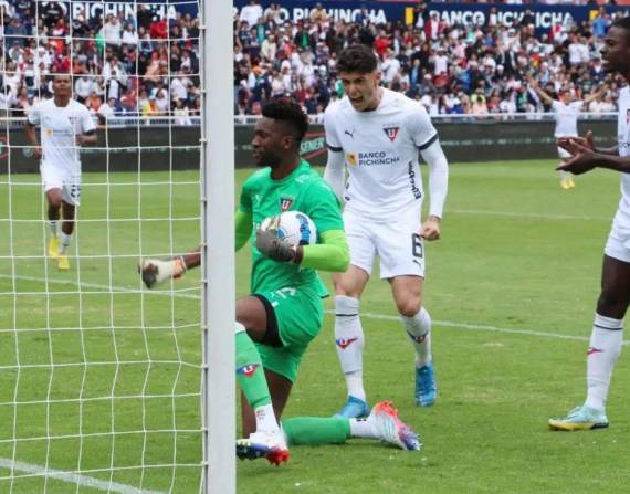 Alexander Domínguez, Facundo Rodríguez y Ricardo Adé, figuras defensivas de Liga.