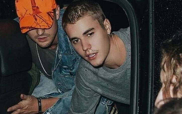 Bieber defiende a su representante, acusado por Taylor Swift