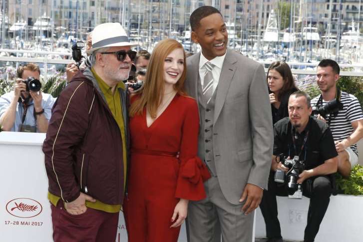 Pedro Almodóvar se pasea en Cannes portando sombrero de paja toquilla