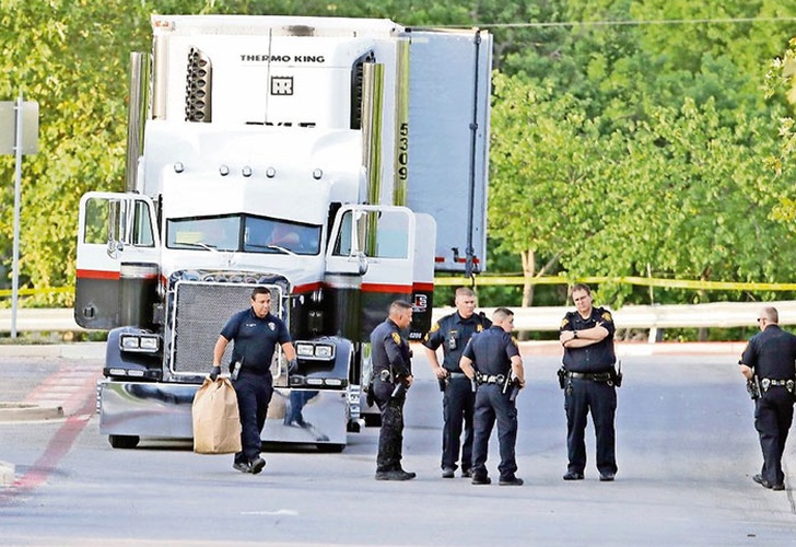 Encuentran a 17 personas encerradas en un camión en Texas, Estados Unidos