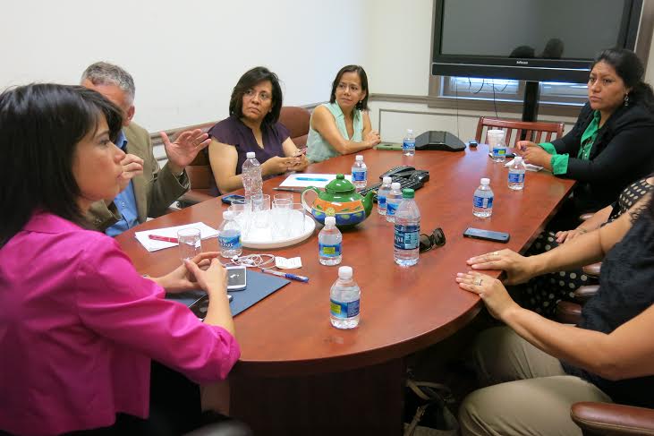Autoridades y comunidad ecuatoriana en EE.UU. se reúnen por TPS