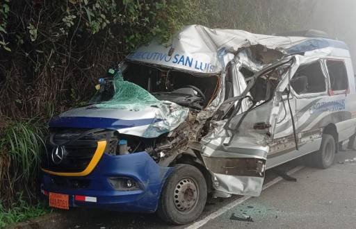 Bomberos de Cuenca, personal del Ministerio de Salud Pública (MSP) y uniformados de la Comisión de Tránsito del Ecuador (CTE) atendieron la emergencia.