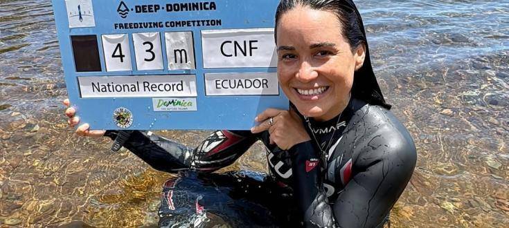 La apneísta ecuatoriana Ericka Carrera rompe dos récords nacionales en la Deep Dominica Depth Competition