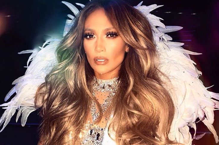 JLo presumió su espectacular figura con sensual traje de baño