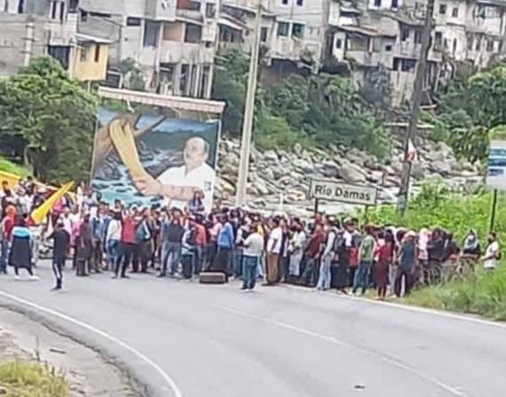 Según informó la prefectura de Santo Domingo, el tramo del kilómetro 78 al 80, se encuentran ocupadas por manifestantes. Foto: Cortesía Prefectura SDS