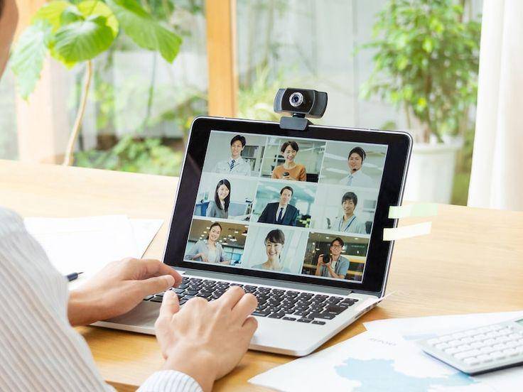 Imagen referencial de una llamada grupal por Google meet.