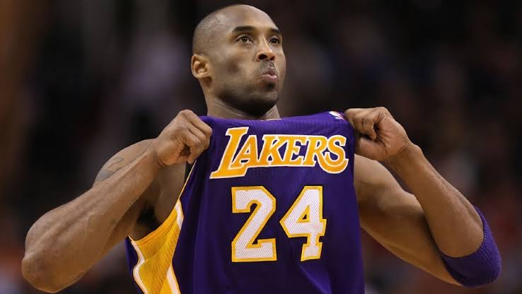 NBA pospone el juego de los Lakers por Kobe Bryant