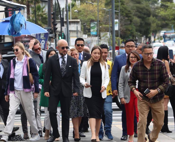 Llegada de la bancada ADN a la Fiscalía.