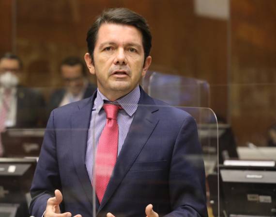 Francisco Jiménez ha sido hasta ahora presidente de la Comisión Ocasional para el Tratamiento de los Proyectos de Enmiendas y Reformas Constitucionales.