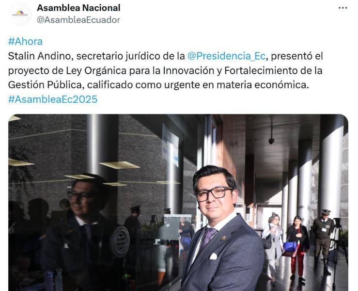 El secretario jurídico de la Presidencia entregó el proyecto de ley.