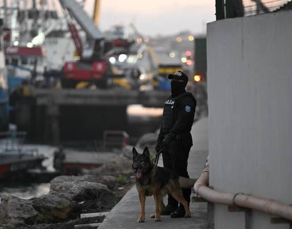 Cuatro policías fueron procesados por delincuencia organizada en Ecuador. Se los acusa se facilitar información a mafias para enviar droga.
