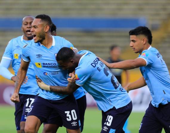 Los goles del panameño Ismael Díaz, al minuto 51, y del colombiano Cristian Martínez Borja, a los 53, permitieron que por gol diferencia Católica sea primero.