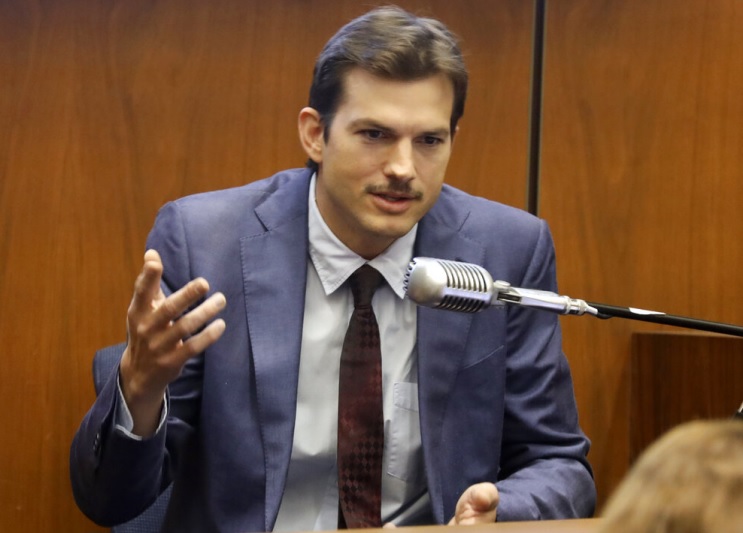 Ashton Kutcher testifica en caso de asesinato