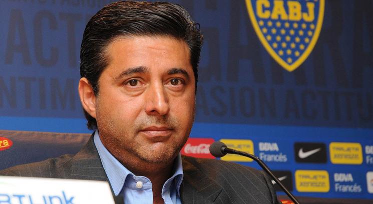 Presidente de Boca denuncia amenaza de barras bravas a nuevo jugador