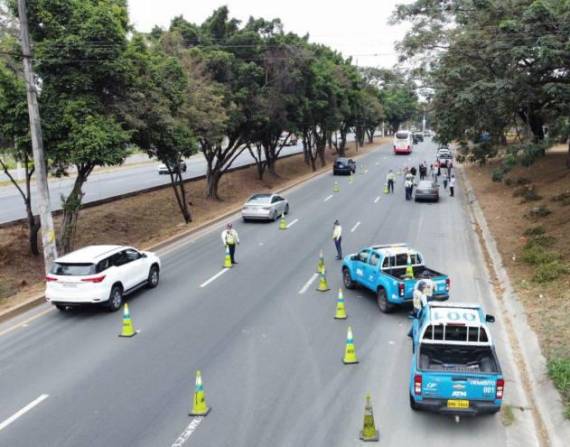 Guayaquil: 162 conductores multados por infringir el límite de velocidad en Vía a la Costa