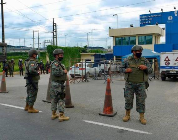 Desde el 24 de julio pasado, el sistema penitenciario se encuentra en estado de excepción, lo que ha implicado la presencia de militares, como se puede observar en la foto.