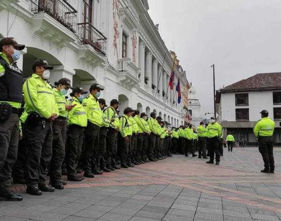 Más de 48 mil policías reforzarán la seguridad por feriado en Ecuador