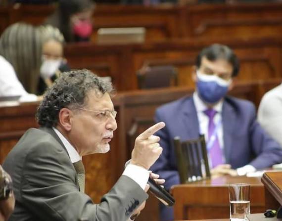 En el Legislativo, Pablo Celi es acusado de presunto incumplimentos de funciones.