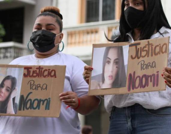 Manifestación de familiares, amigos y grupos feministas para exigir justicia en el caso de Naomi.