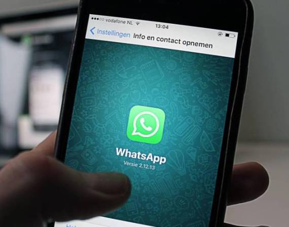 WhatsApp siempre se renueva habilitando nuevas opciones para los usuarios, por ejemplo, la opción que permite a los usuarios borrar mensajes algo más de dos días después de haberlos enviado.