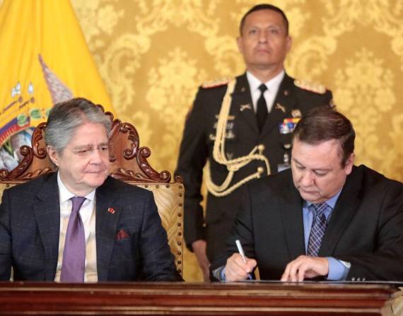 El presidente de la República, Guillermo Lasso, y el flamante ministro del Interior, Juan Zapata.
