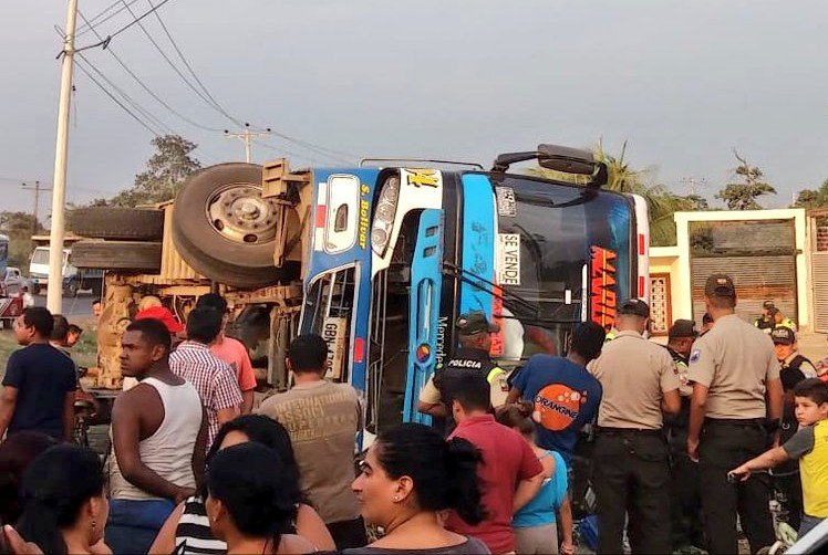 Un muerto y 11 heridos tras 2 accidentes viales en Guayas