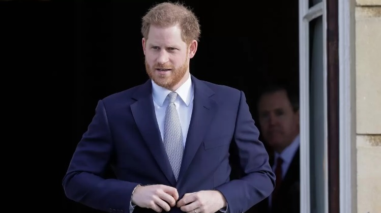 Príncipe Harry ya viajó a Canadá, asegura prensa británica