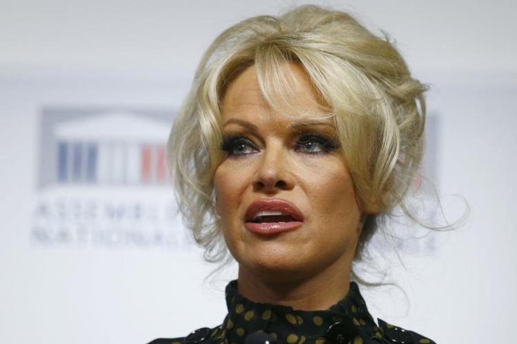 Pamela Anderson habla de su relación con Julian Assange