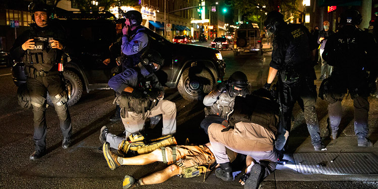 Un muerto en Portland tras choques entre manifestantes