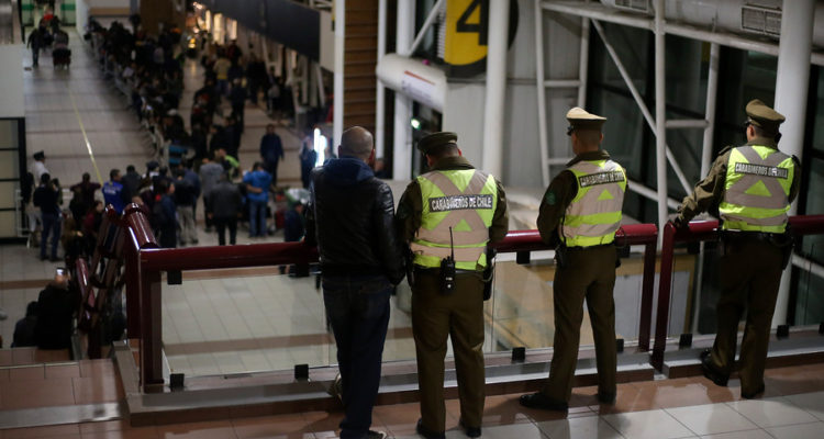 Dos detenidos en Chile por falsas amenazas de bomba que obligaron a desviar vuelos