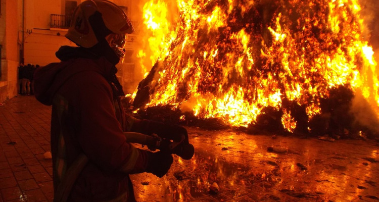 Explosión en empacadora provoca incendio en Montecristi
