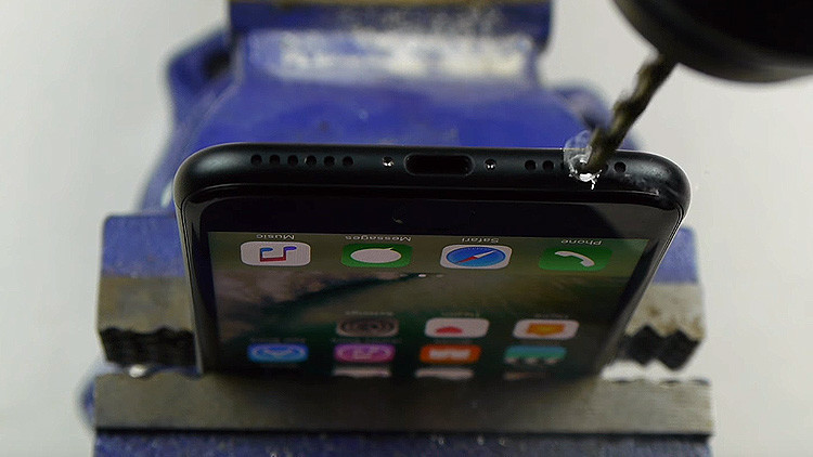 ¿Por qué los usuarios del iPhone 7 perforan sus nuevos celulares?
