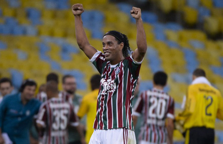 Ronaldinho se despide del Fluminense tras solo tres meses