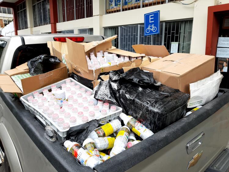 Incautan gran cantidad de medicina natural, sin registro sanitario y caducada en Carchi