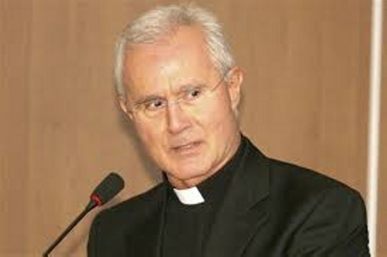 Vaticano congela cuentas de un alto clérigo por presunto lavado de dinero