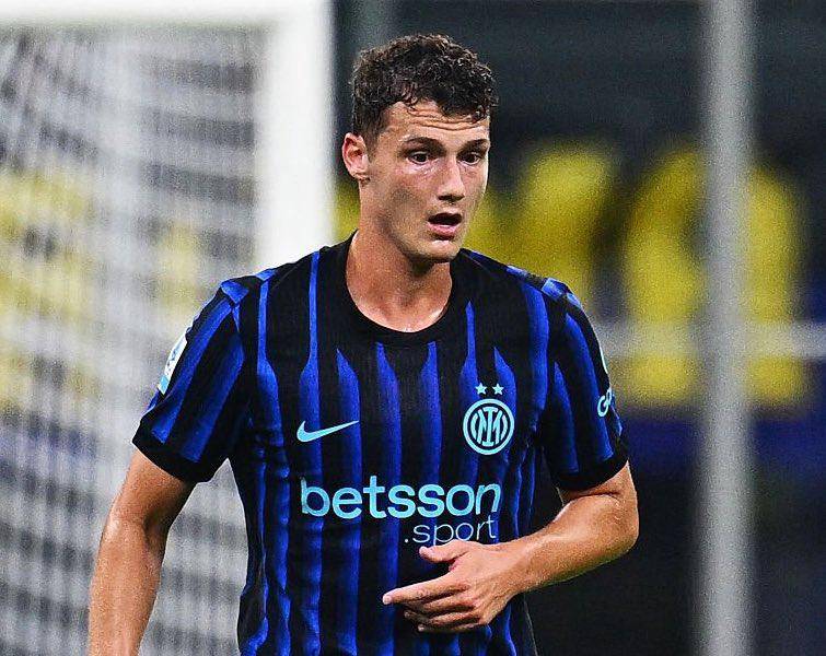 Benjamin Pavard es la principal opción del Olympique de Marsella si no fichan a Joel Ordóñez.
