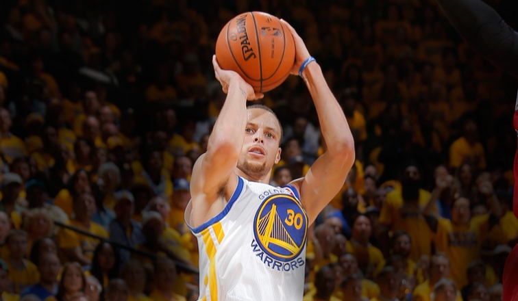 Esposa de Stephen Curry respondió a propuesta de hacer un trío