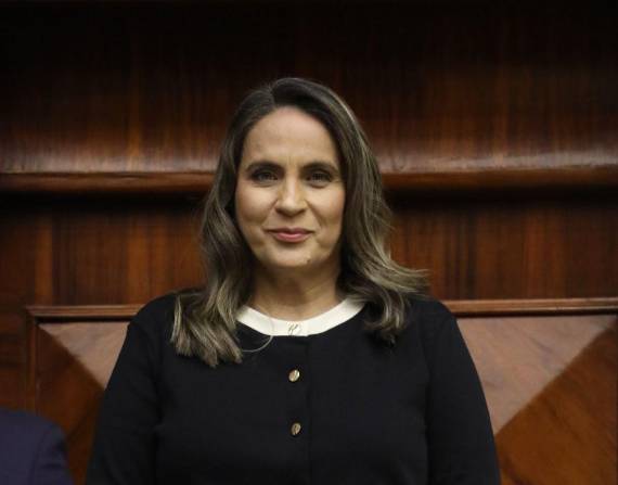 Alexandra Villacís durante su posesión en el Parlamento