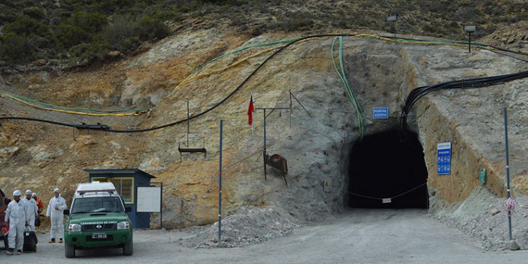 Intensifican búsqueda de dos mineros atrapados en Chile