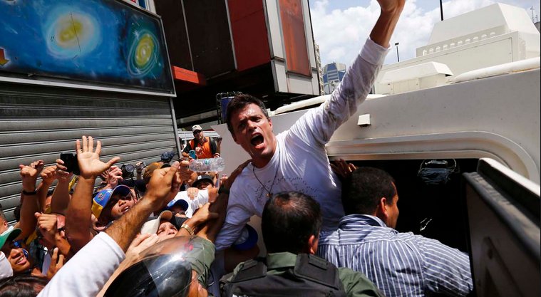 Juzgado venezolano declara &quot;contumaz&quot; a López y sigue juicio en su ausencia