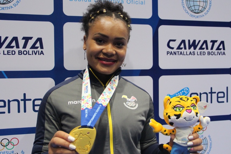 Neisi Dajomes logró dos medallas y récords mundiales