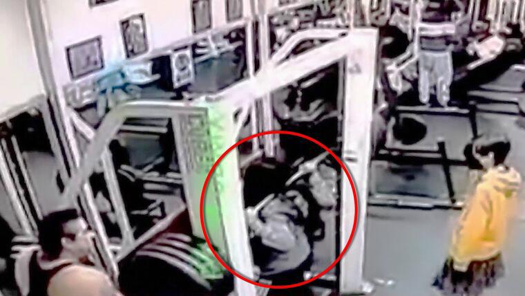Mujer muere al levantar barra pesas en gimnasio en Ciudad de México