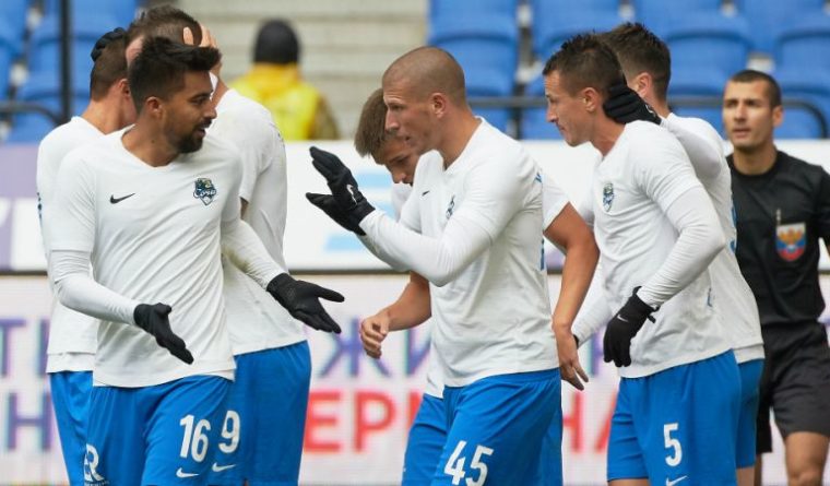 Noboa marca en Rusia por arriba del arquero