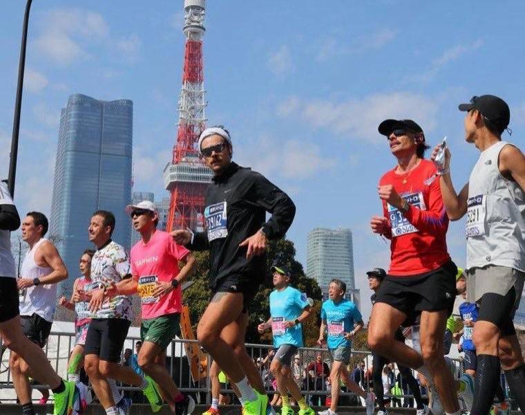 Semanas antes, Styles participó en una maratón en Tokio.