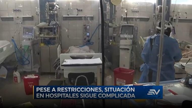 Aún con las restricciones, los hospitales de Quito continúan colapsados