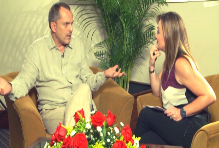 Conoce algunas de las frases más destacadas de Miguel Bosé en la entrevista exclusiva de En Contacto