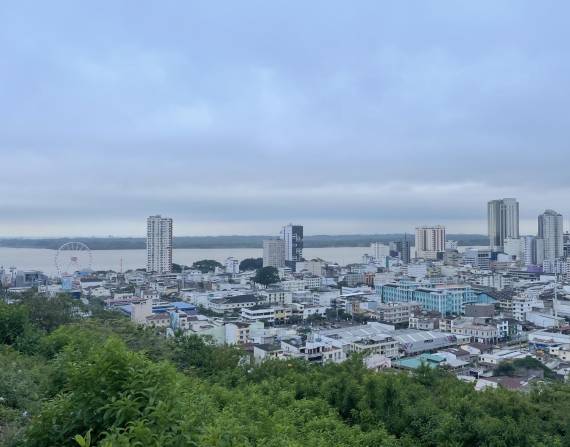 Cielo nublado y con llovizna en Guayaquil, la tarde de este martes, 7 de junio de 2022.